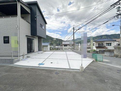 海田町国信2丁目 No.1の駐車場|車は2台まで駐車可能☆
広い駐車スペースは来客時も安心です♪