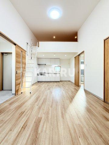 ＬＵＸ　ＳＱＵＡＲＥ　ＳＨＩＭＩＺＵの居間・リビング