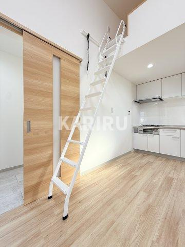 ＬＵＸ　ＳＱＵＡＲＥ　ＳＨＩＭＩＺＵの居間・リビング