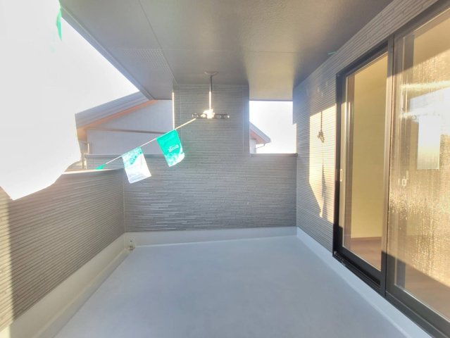 【クライン】宇都宮市駒生 第4期のバルコニー|〇インナーバルコニー〇
屋根付きのインナーバルコニーは、急な雨でも安心。
洗濯物も干しやすく、暮らしに頼れるスペースです！
