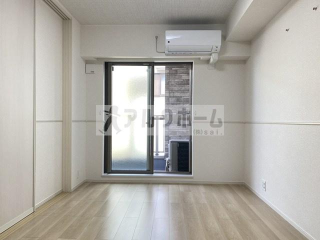 ウォーム八尾木の洋室