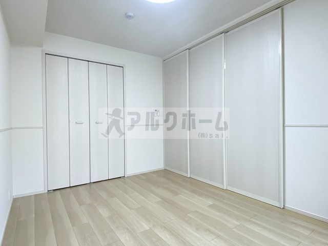 ウォーム八尾木の洋室