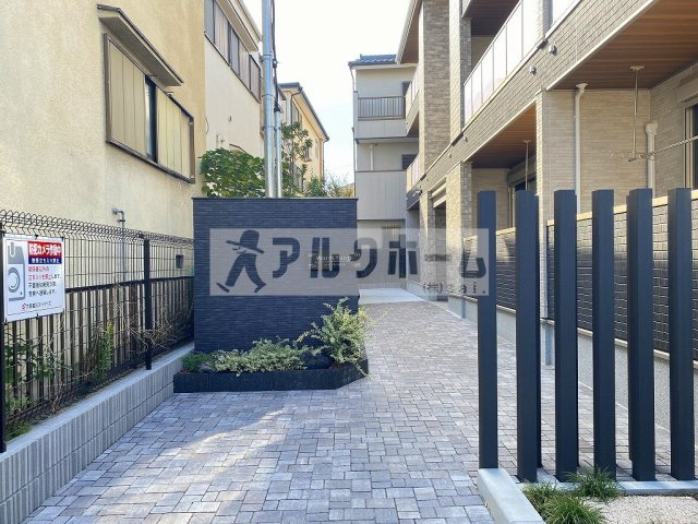 ウォーム八尾木のエントランス