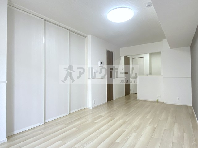 ウォーム八尾木の居間・リビング