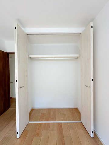 佐伯区千同1丁目 No.Dの収納|全居室収納☆
5.8帖洋室のクローゼットです♪