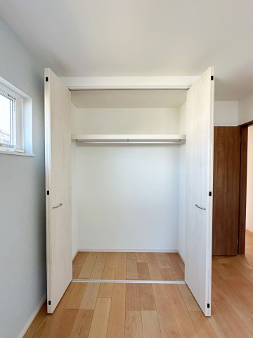 佐伯区千同1丁目 No.Dの収納|全居室収納☆
5.3帖洋室のクローゼットです♪