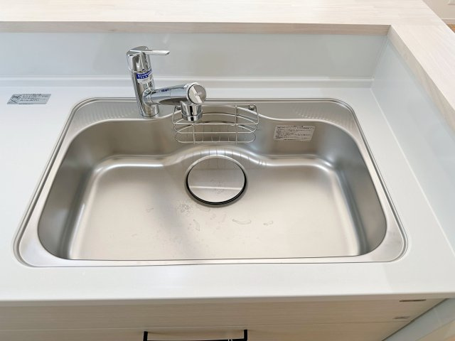 佐伯区千同1丁目 No.Dのキッチン|浄水機能付きステンレスシンク☆
ステンレスシンクは傷や汚れに強く、お手入れも簡単で使いやすいです♪
さらにワンタッチで浄水に切り替えができる為とても便利です！