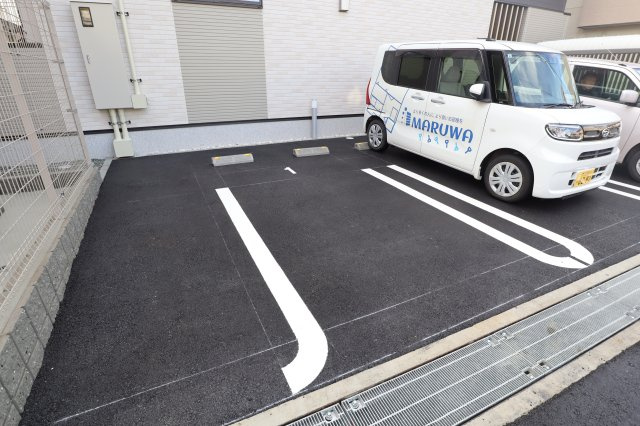 アルバーダの駐車場