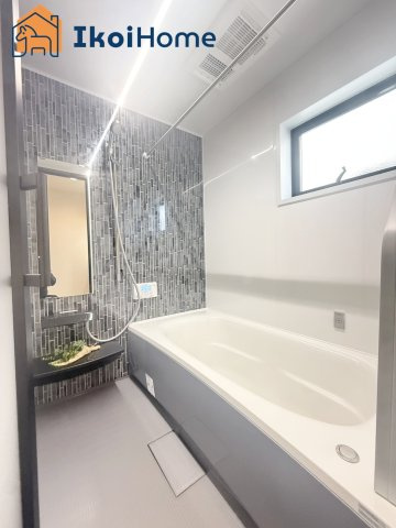 明石市魚住町錦が丘3丁目　A号棟　新築戸建の浴室|【ホームページに現地動画掲載中】●年中無休：当日予約可●小窓があり換気良好！清潔な空間を保てます