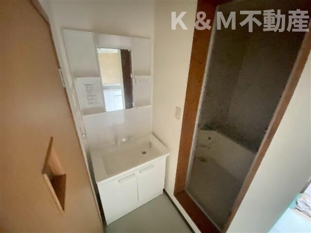 ヤマサイコーポ慈恵の洗面所|脱衣スペースもあります