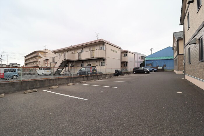 プレミール　B棟の駐車場