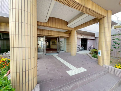 【エントランス】 | ラウンドスクエア吹田青葉丘