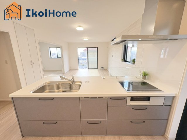 明石市魚住町錦が丘3丁目　B号棟　新築戸建のキッチン|【ホームページに現地動画掲載中】●年中無休：当日予約可●家事の時短に欠かせない食洗機付きです♪