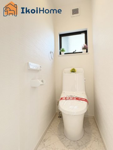 明石市魚住町錦が丘3丁目　B号棟　新築戸建のトイレ|【ホームページに現地動画掲載中】●年中無休：当日予約可●ウォシュレット・暖房便座脱臭機能付きトイレ