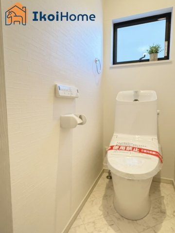 明石市魚住町錦が丘3丁目　B号棟　新築戸建のトイレ|【ホームページに現地動画掲載中】●年中無休：当日予約可●トイレが2か所あるので夜中も安心です