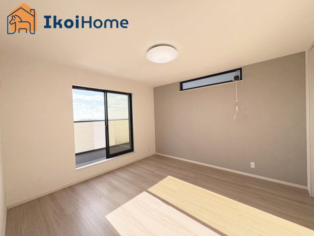 明石市魚住町錦が丘3丁目　B号棟　新築戸建の内装|【ホームページに現地動画掲載中】●年中無休：当日予約可●バルコニーに面した明るいお部屋です♪