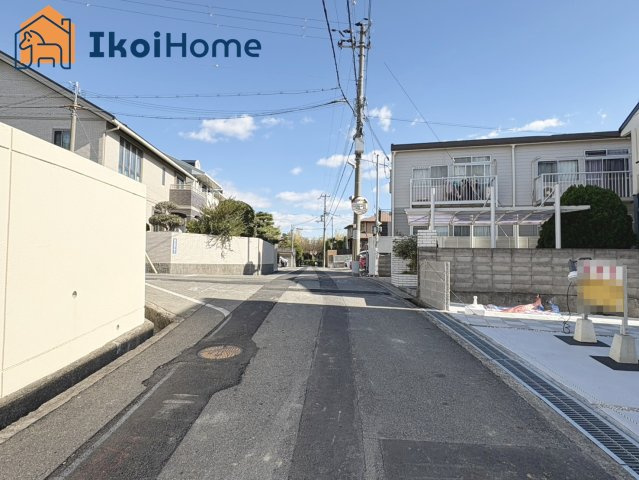 明石市魚住町錦が丘3丁目　B号棟　新築戸建の前面道路含む現地写真|【ホームページに現地動画掲載中】●年中無休：当日予約可●前面道路は幅員約5ｍ、交通量も少なく安心！