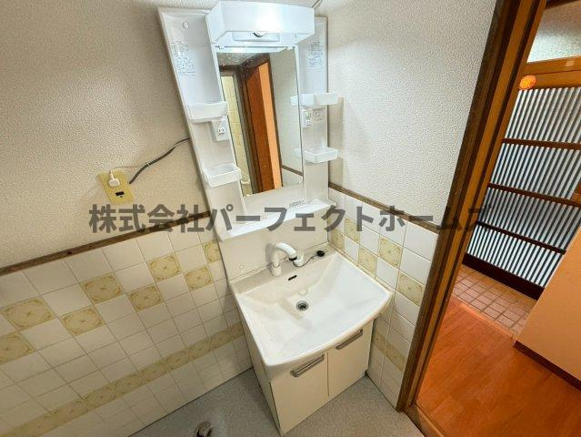 尊延寺戸建　賃貸の独立洗面台|独立洗面化粧台が付いています