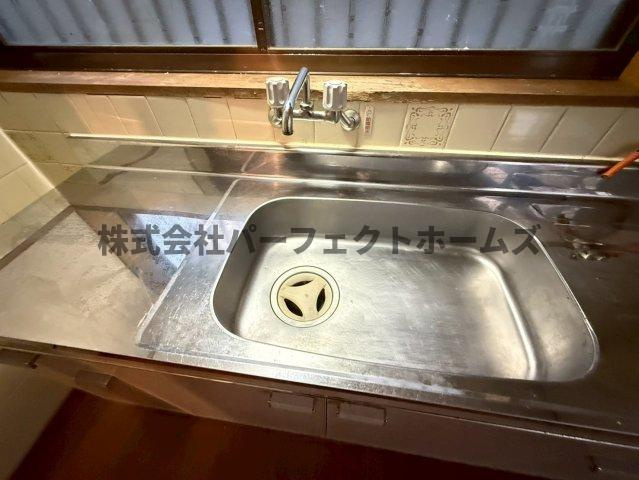 尊延寺戸建　賃貸のキッチン|コンパクトなキッチンで掃除もラクラク