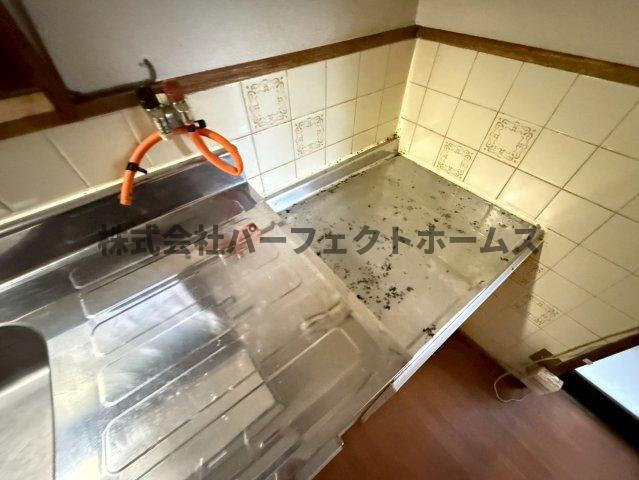 尊延寺戸建　賃貸のキッチン|コンパクトなキッチンで掃除もラクラク