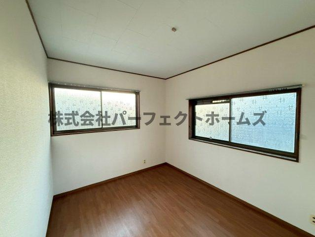 尊延寺戸建　賃貸の洋室|明るい洋室です