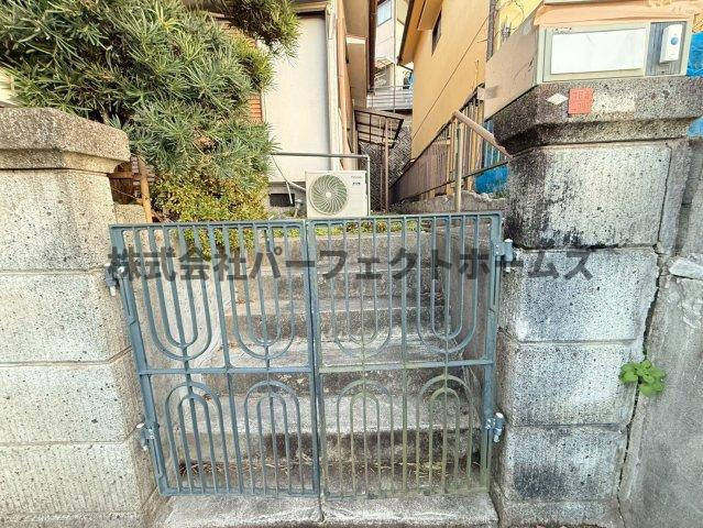 尊延寺戸建　賃貸のエントランス|毎日通るエントランスはこのようになっています