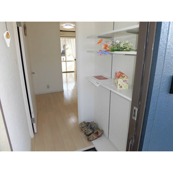 ツインズ新川Bの玄関