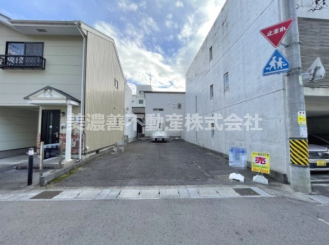 ６６０７６　岐阜市加納坂井町土地の外観