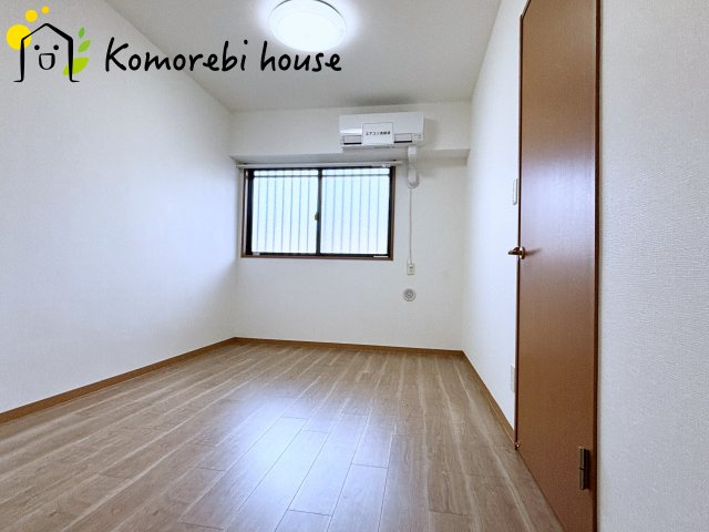 リバーコープ三橋の洋室|直射日光が当たらず安定した優しい光が得られます