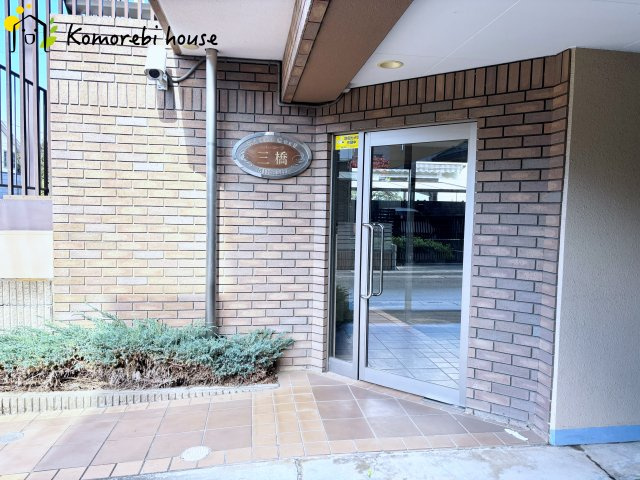 リバーコープ三橋のエントランス|レンガ調のエントランスです