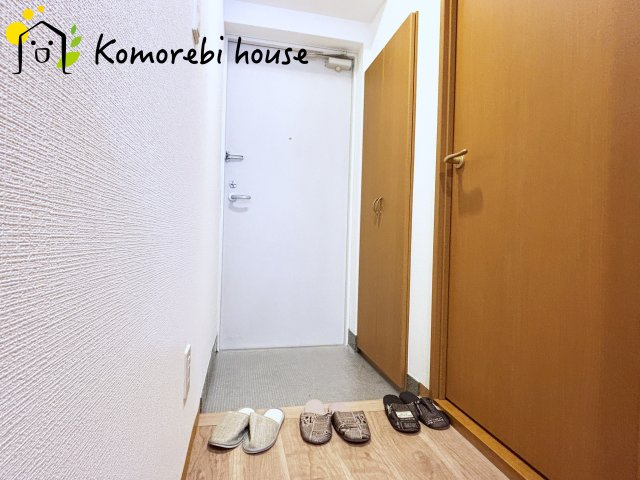 リバーコープ三橋の玄関|真っ白なドアが印象的な玄関です