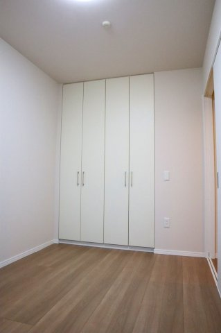 サーパス福島の収納|洋室5.5帖のクローゼット