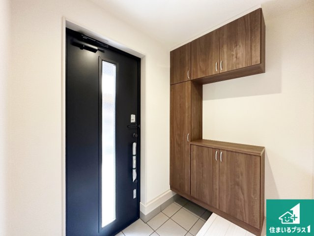 神戸市西区竹の台　第5期　新築一戸建ての玄関|シューズボックスにはたくさんの靴が収納できるので玄関周りはいつもスッキリ！ご家族が増えても安心！