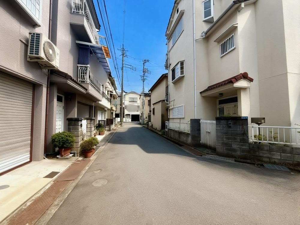私部4丁目　中古一戸建ての前面道路含む現地写真|■物件内覧・資金計画相談・住宅ローン相談、リフォーム相談、お問合せ受付中■
※当日・翌日のご内覧、ご相談はお電話でのお問合せがスムーズです！