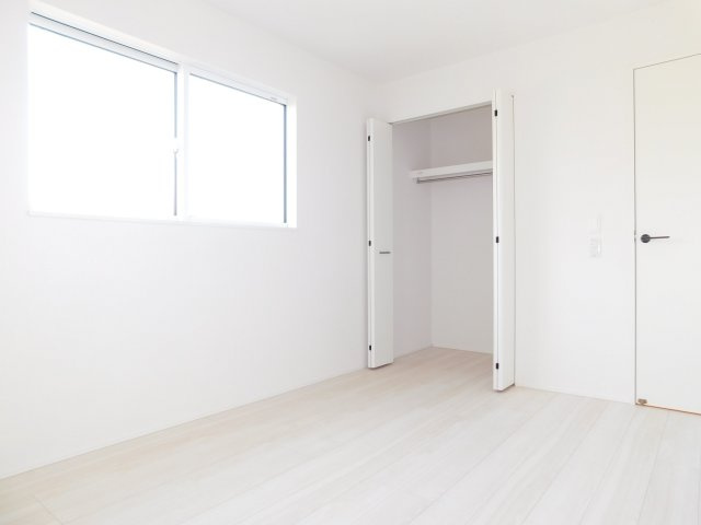 愛西市大井町前田面の新築一戸建の洋室|◇洋室◇　　２面採光で明るい洋室６．０帖　全居室収納完備♪