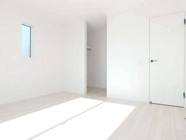 愛西市大井町前田面の新築一戸建の洋室|◇洋室◇　　南面で広くて明るい洋室８．０帖　ＷＩＣ完備♪