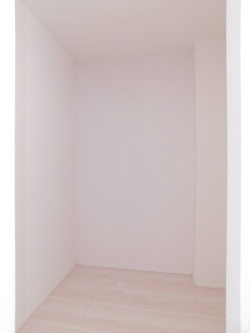 愛西市大井町前田面の新築一戸建の収納|◇大型パントリー◇　　キッチン横に大きなパントリー併設♪　食料品、日用品などの置き場として大活躍♪