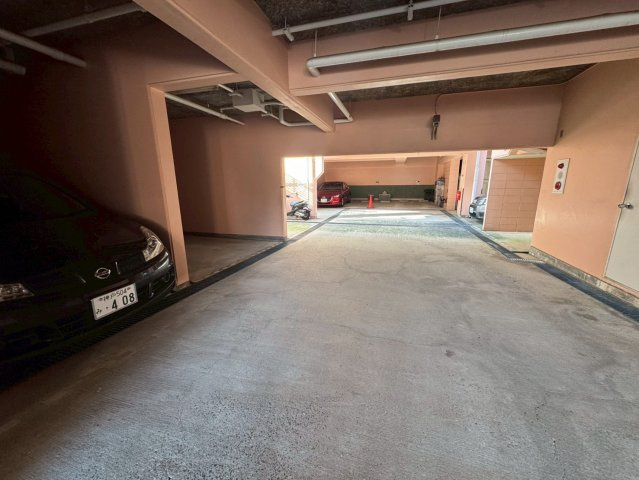 ロイヤル芦屋川の駐車場