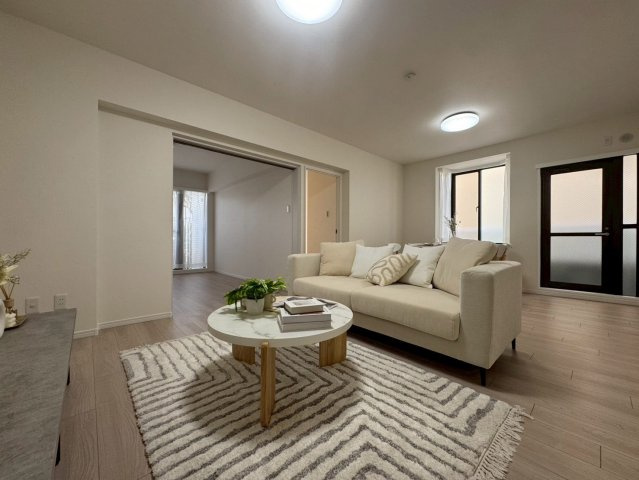 ロイヤル芦屋川の居間・リビング