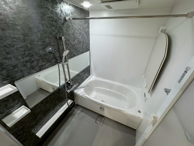 ロイヤル芦屋川の浴室