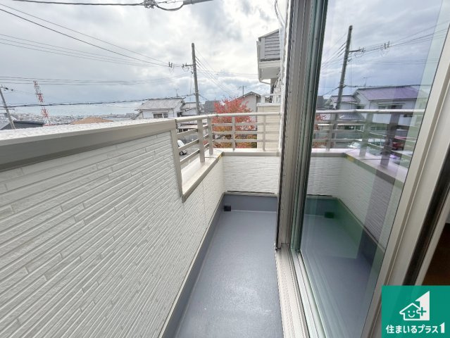 神戸市垂水区千鳥が丘　新築一戸建てのバルコニー|日当たりのよいバルコニー！お部屋が開放的に！