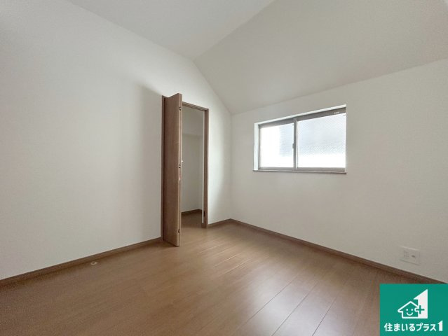 神戸市垂水区千鳥が丘　新築一戸建ての洋室|収納スペースが充実しているので子供の成長に合わせてたくさん収納ができます！家族構成に合わせた様々な活用ができる収納！