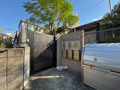 【エントランス】 | ROWHOUSE上馬