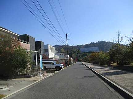 佐伯区石内北１丁目 の前面道路含む現地写真