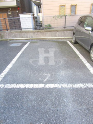 【駐車場】 | メゾングランルマーニュ | 駐車場