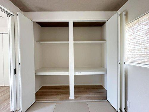 安佐南区八木9丁目の収納|全居室収納☆
4.5帖和室は押入れタイプの収納です♪