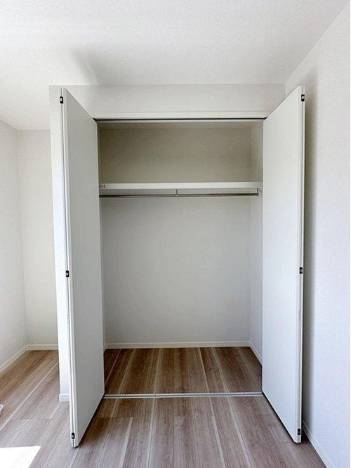 安佐南区八木9丁目の収納|全居室収納☆
5.2帖洋室のクローゼットです♪