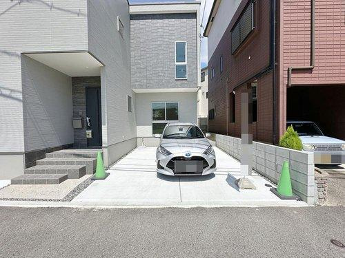 安佐南区八木9丁目の駐車場|車は並列2台まで駐車可能☆
広い駐車スペースは来客時も安心です♪