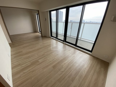 【居間・リビング】 | ブランズタワー御堂筋本町 | ブランズタワー御堂筋本町　リビング・ダイニングスペース