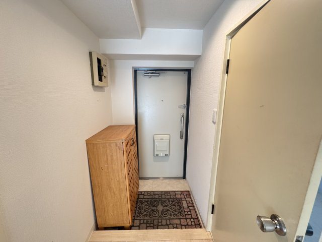 リンデンハイム白山 の玄関